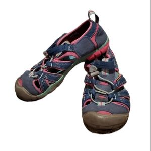 Keen Seacamp II CNX Poseidon / Very Berry Sandals Size 13